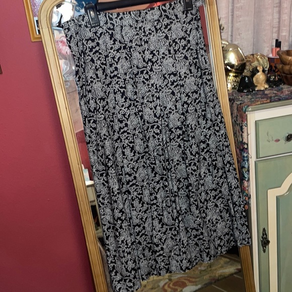 Mid-Waist Pleated Flowy Skirt